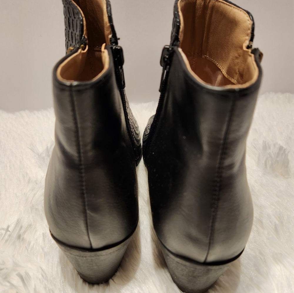 Boots - Picture 3 of 5